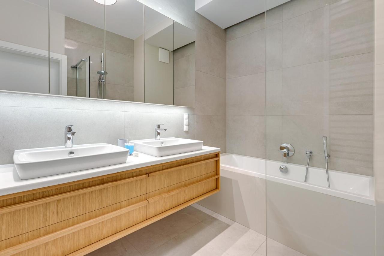 Premium Family & Business Old Town Riverside Apartment With Parking Гданск Екстериор снимка